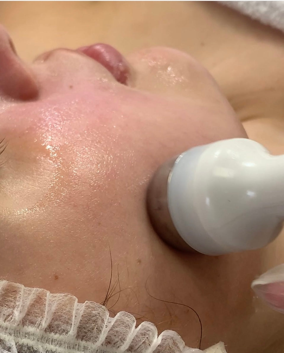 Aesthetic Facials Treatments - Pure Hydro (30 Mins)